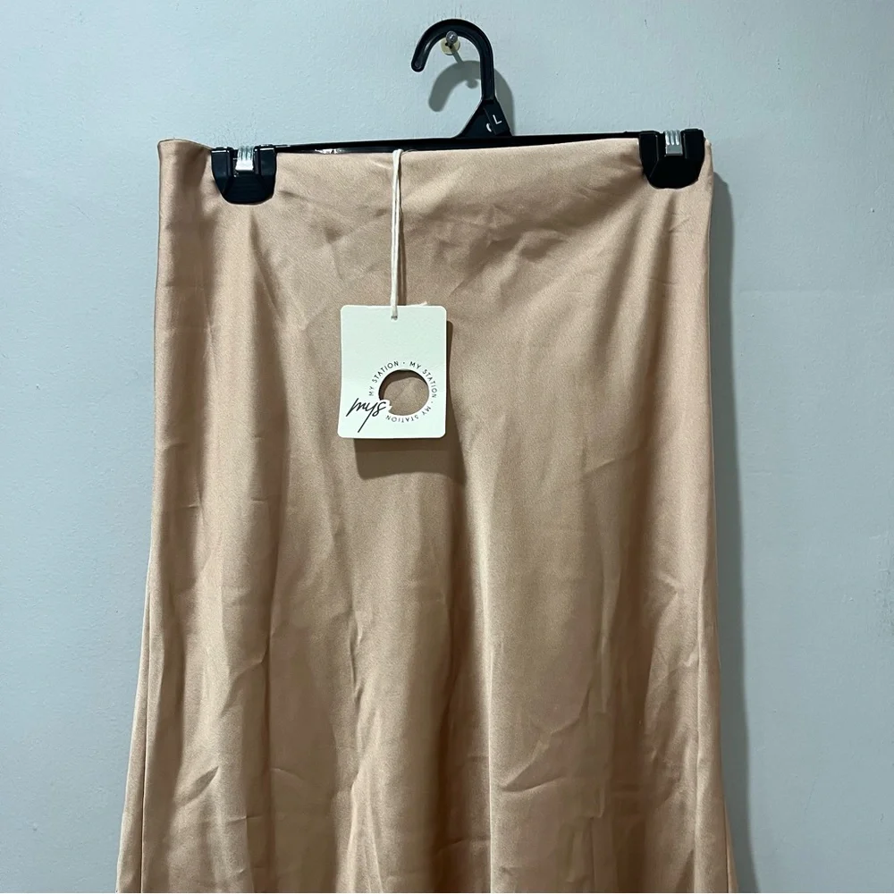 New Collection Skirt MIDI Size Medium Peach Tan Cocktail‎ Party NEW